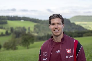 Cedric Itten a retrouvé l'équipe de Suisse dans la campagne allemande, non loin de Fribourg-en-Brisgau. KEYSTONE/GEORGIOS KEFALAS